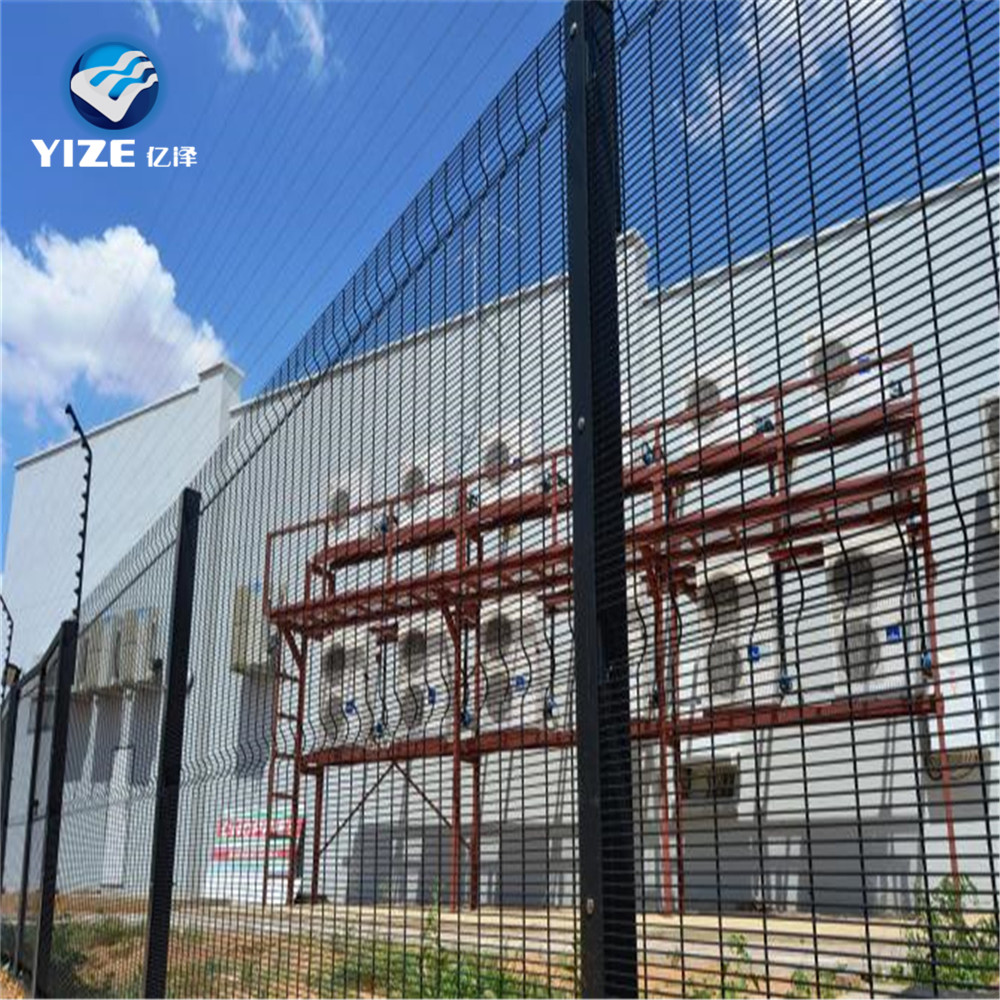 wire mesh fence